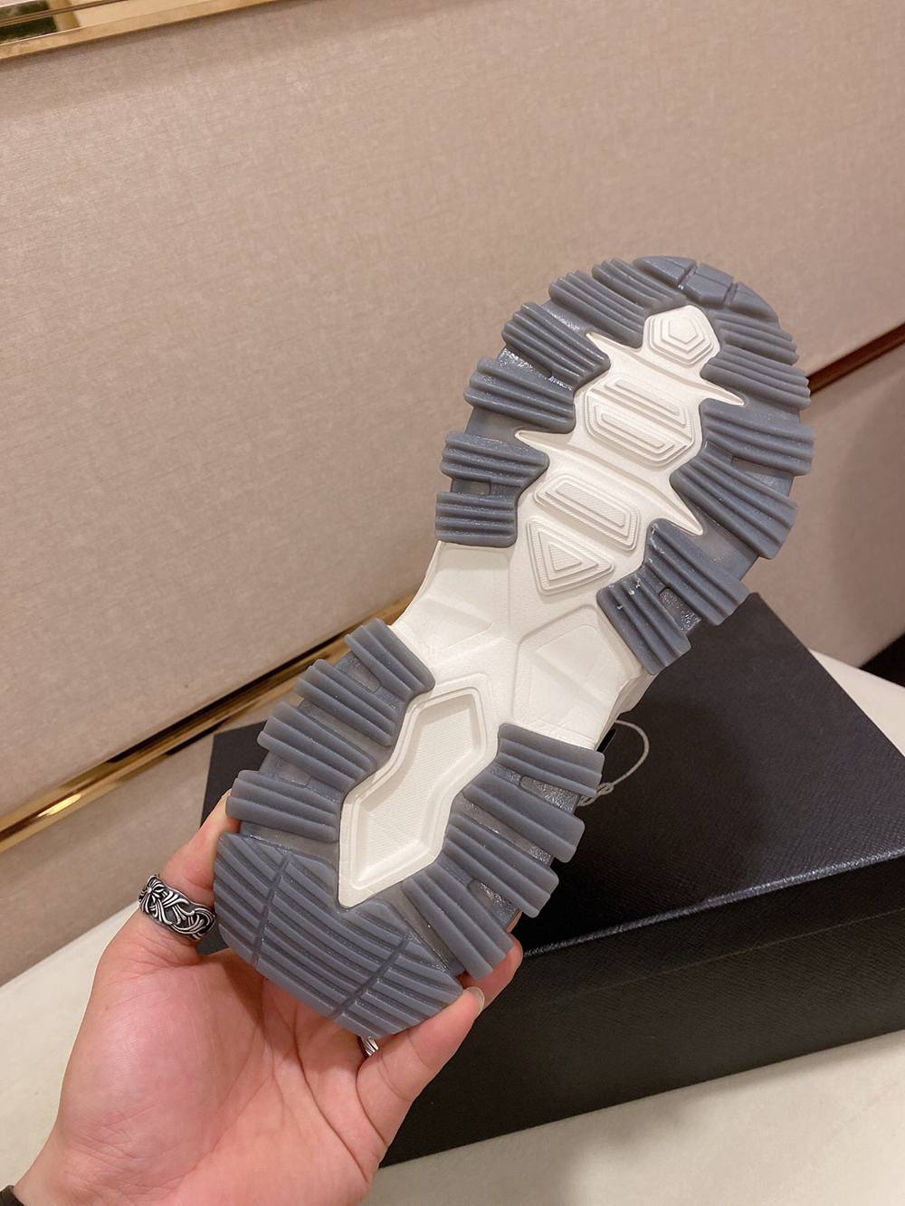 P*rada SNEAKER